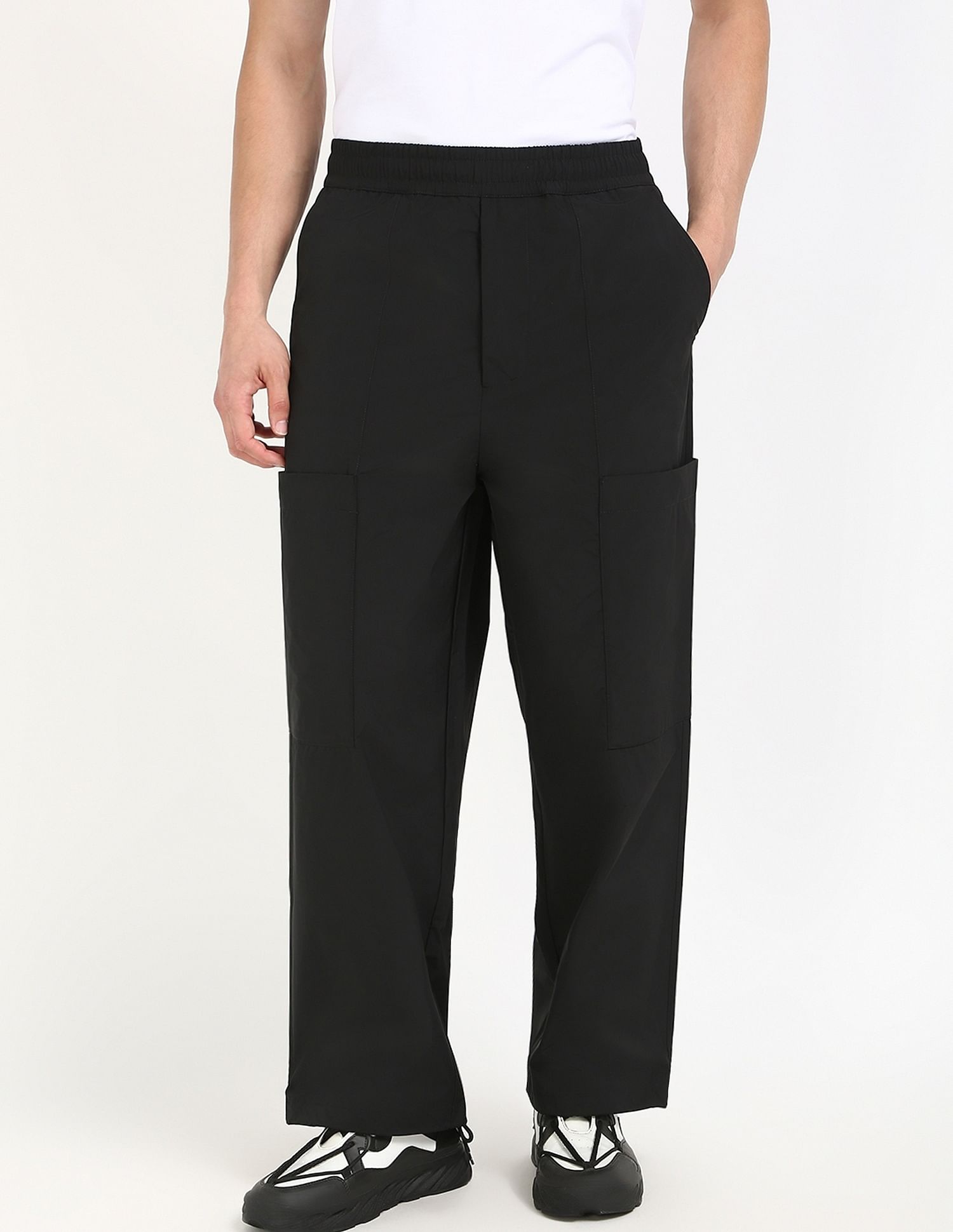 Calvin Klein Jeans Relaxed-Fit Solid Mid Rise Trouser