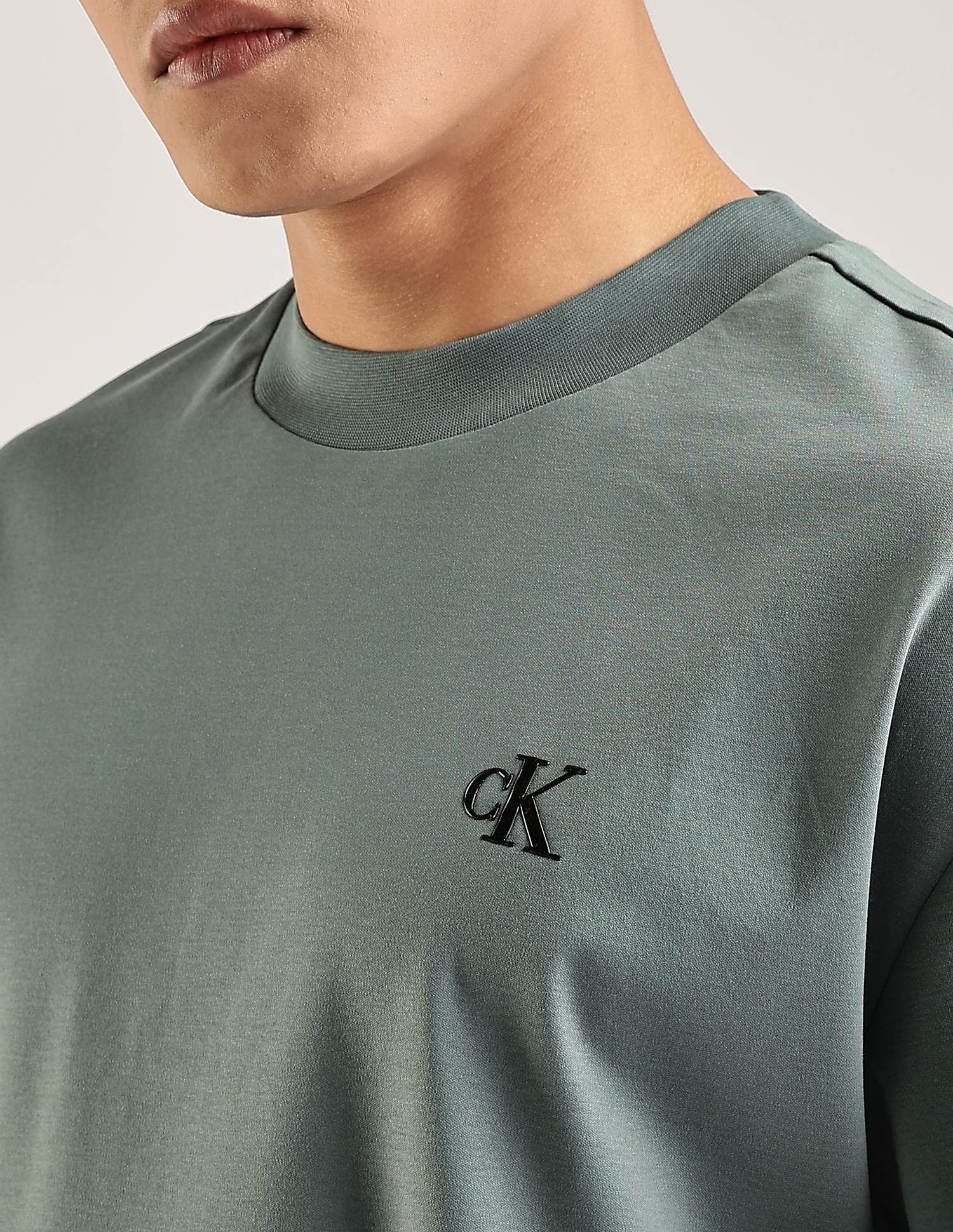 Calvin Klein Jeans Logo Regular-Fit Cotton T-Shirt