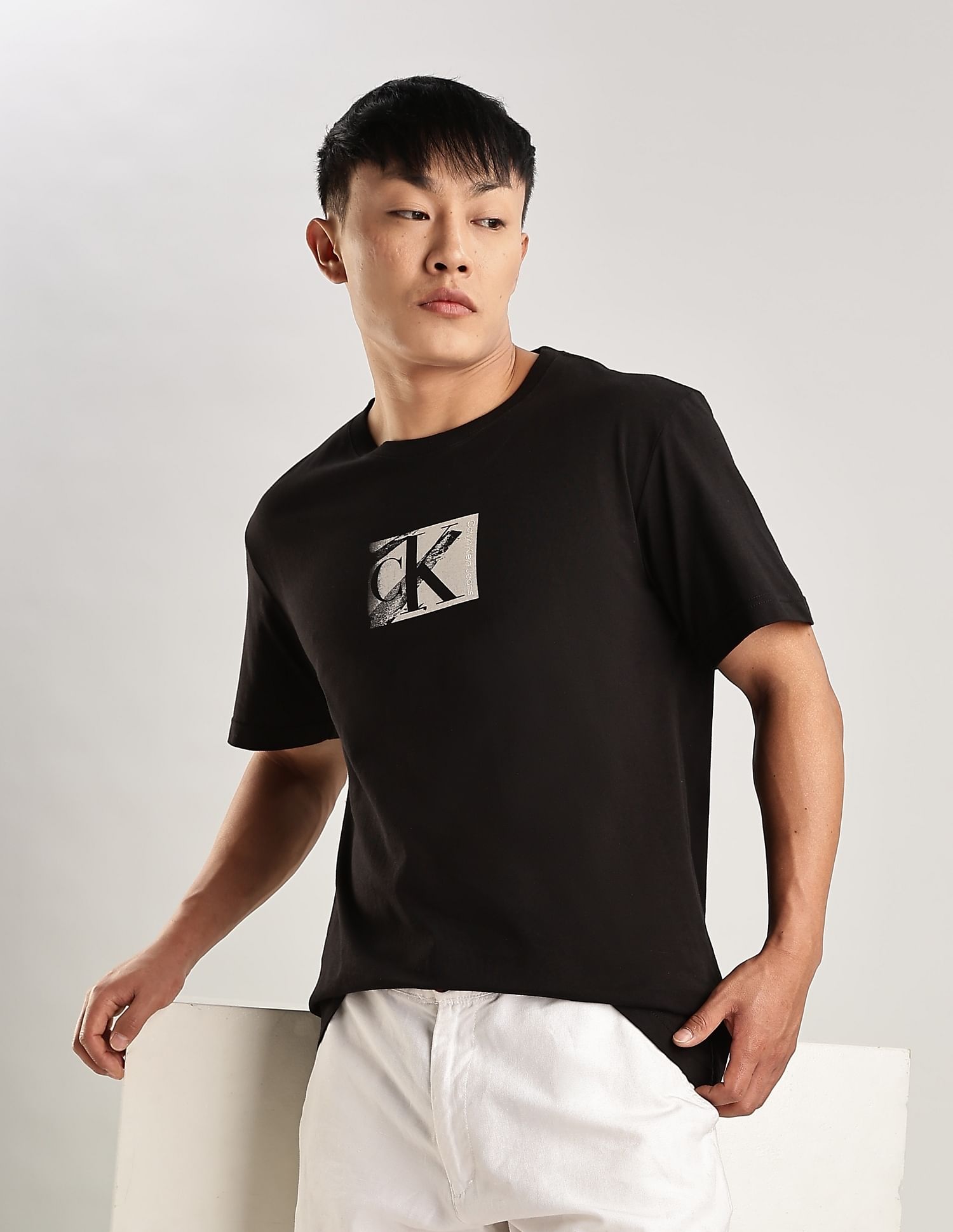 Calvin Klein Jeans Logo Regular-Fit Cotton T-Shirt