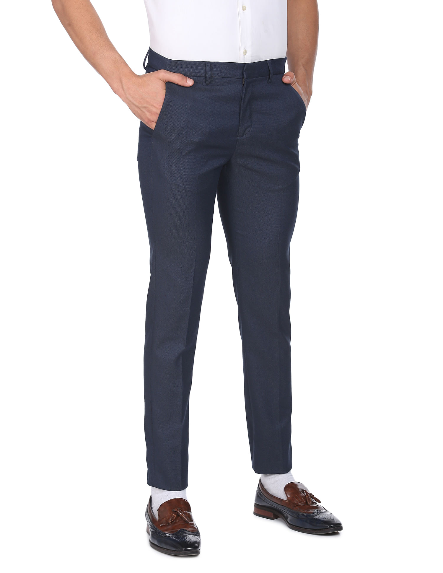 Buy Arrow Bi-Stretch Solid Formal Trousers - NNNOW.com