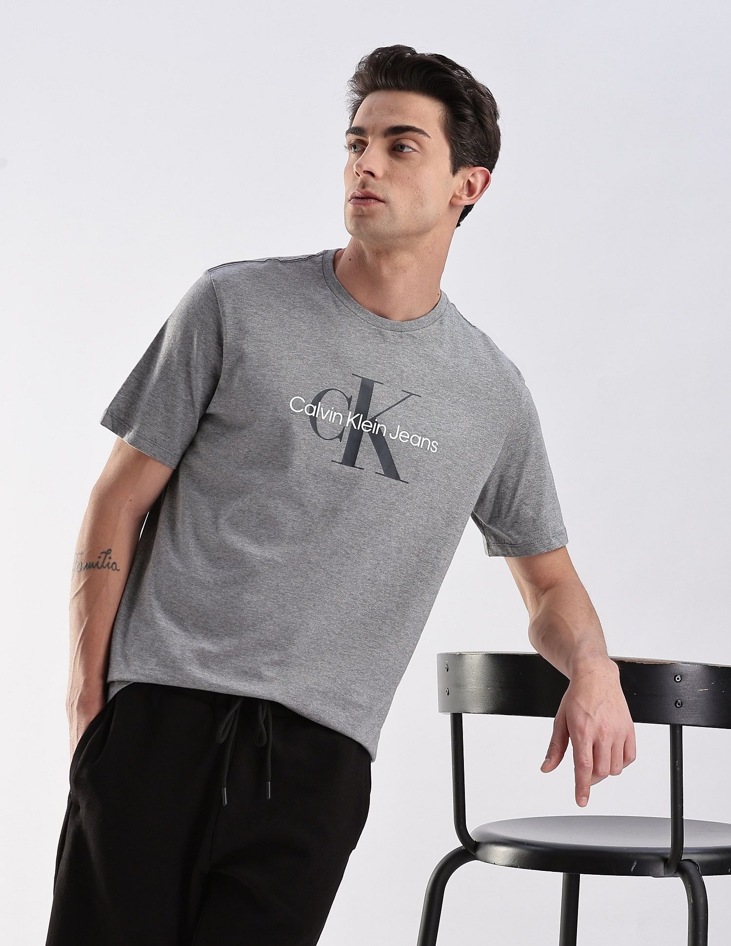 Calvin Klein Jeans Regular-Fit Logo Cotton T-Shirt