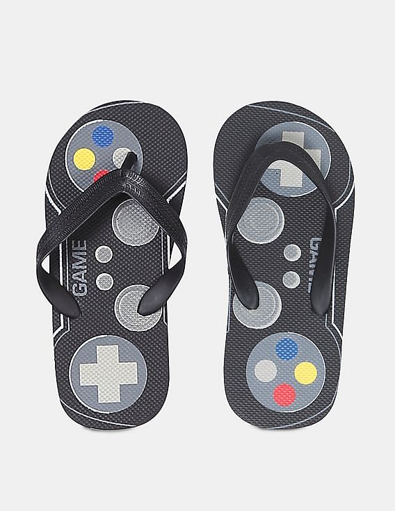 boys black flip flops