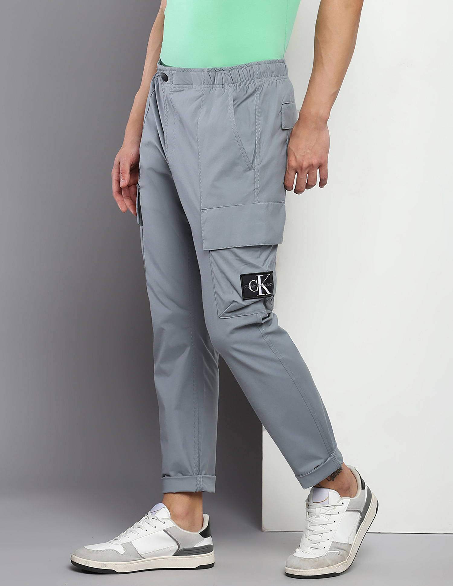 Buy Calvin Klein Jeans Recycled Nylon Mid Rise Solid Cargo Trousers -  NNNOW.com