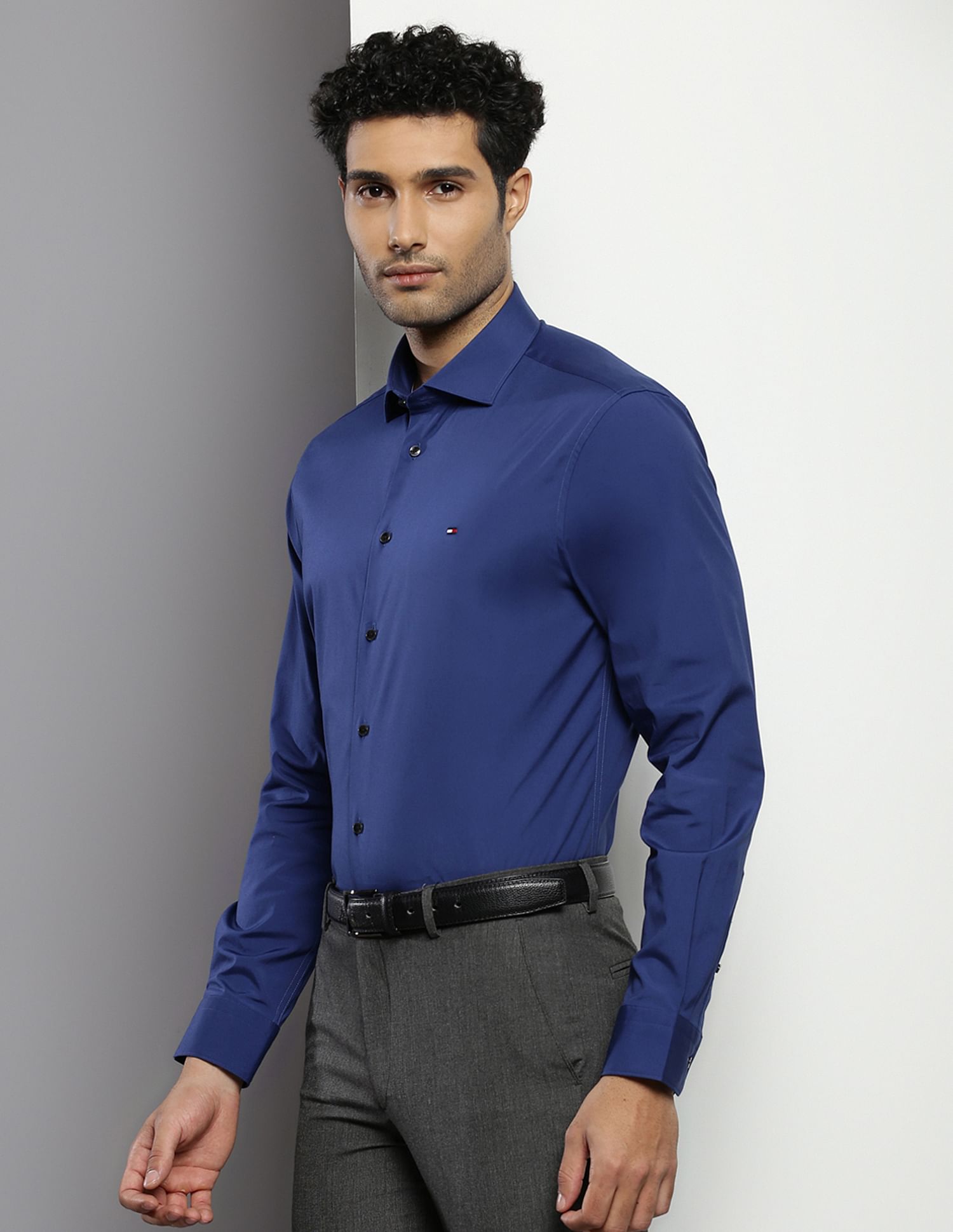 Tommy Hilfiger Cutaway Collar Solid Shirt