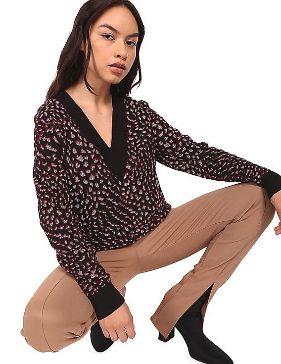 Tommy Hilfiger Women V-Neck All Over Animal Jacquard Sweater