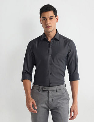 Arrow Manhattan Slim Fit Solid Shirt