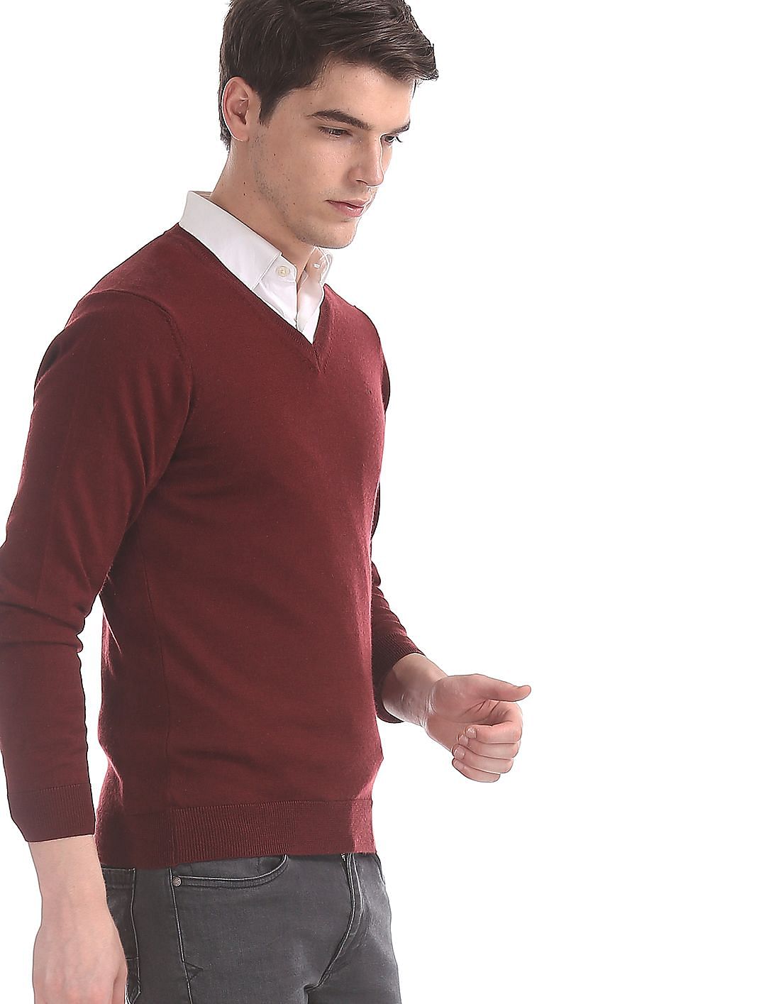 Buy Arrow V-Neck Merino Wool Sweater - NNNOW.com